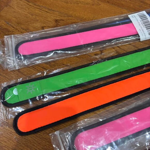 AMAZON Set Bundle Slap Band Glow in the Dark Glow Runners Fun Run Bracelets - Picture 2 of 4